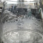 Biele zvyšky v kanvici prezrádzajú hlavné tajomstvo kvality vašej vody biele-zvysky-v-kanvici-prezradzaju-hlavne-tajomstvo-kvality-vasej-vody.webp.webp