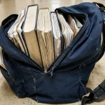Školský batoh váži ako tehla a pomaly ničí držanie tela dieťaťa skolsky-batoh-vazi-ako-tehla-a-pomaly-nici-drzanie-tela.webp.webp